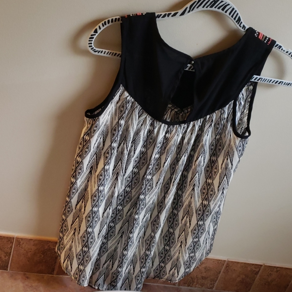 Boho Aztec Top - Picture 2 of 2